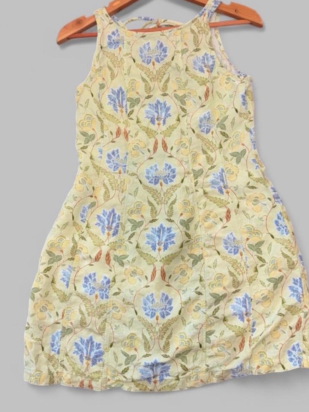 Sleeveless Floral Summer Dress with Blue Blooms